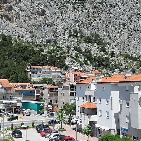 Apartment Max Omis Bagian luar foto