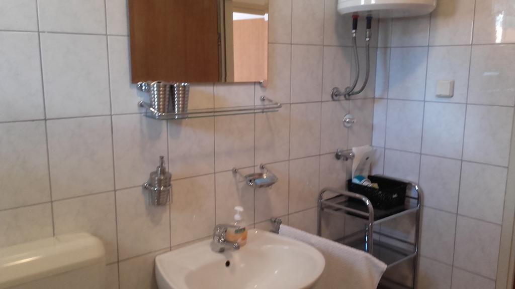 Apartment Max Omis Bagian luar foto