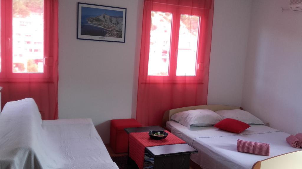 Apartment Max Omis Bagian luar foto