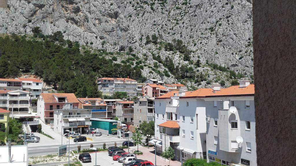 Apartment Max Omis Bagian luar foto